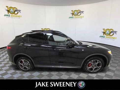 Used 2022 Alfa Romeo Stelvio Ti AWD/4WD image 9