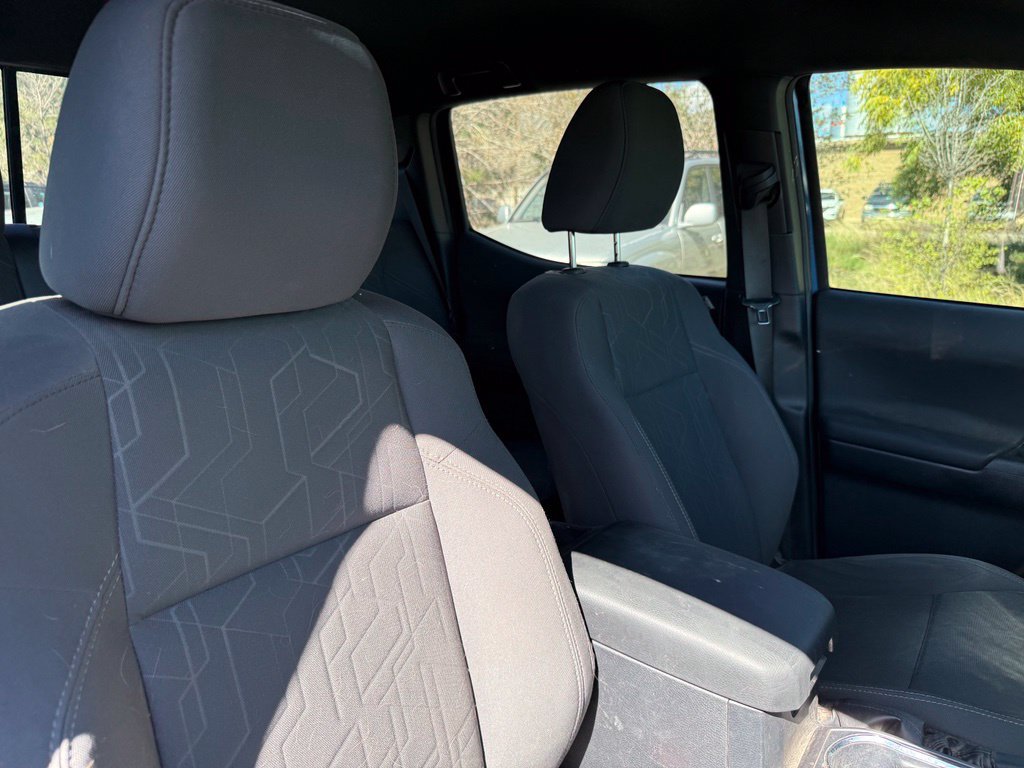 Used 2019 Toyota Tacoma TRD Off-Road w/ Technology Package AWD/4WD image 15
