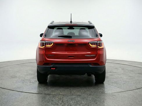 Used 2025 Jeep Compass Trailhawk AWD/4WD image 7