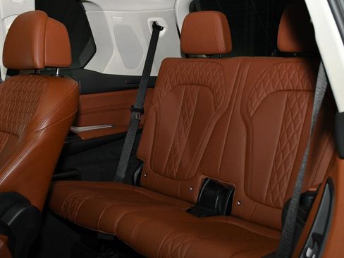 Used 2023 BMW X7 xDrive40i w/ Executive Package image 32