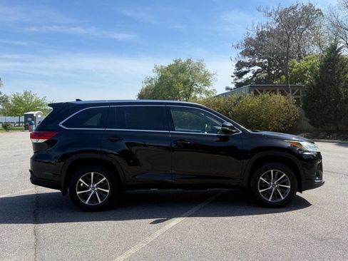 Used 2018 Toyota Highlander XLE image 4