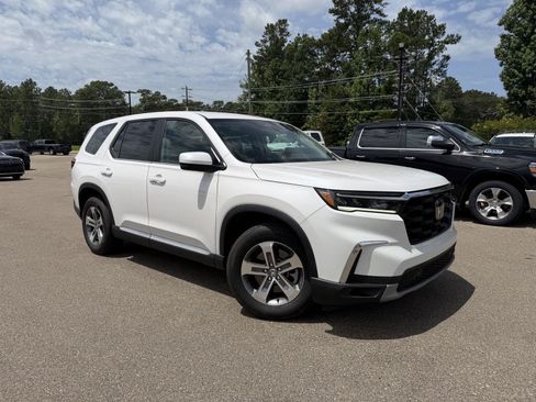 Used 2025 Honda Pilot EX-L image 3