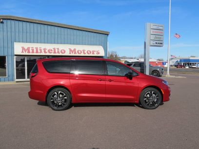 New 2026 Chrysler Pacifica Select
