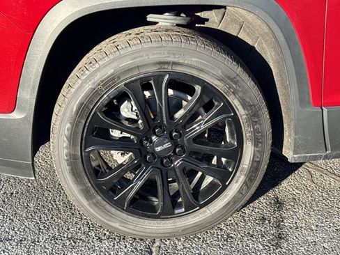 Used 2023 GMC Acadia SLE w/ Driver Convenience Package image 17