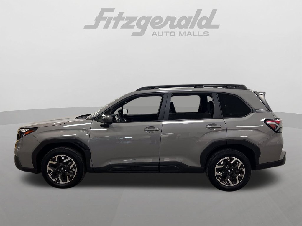 Used 2025 Subaru Forester Premium AWD/4WD image 2