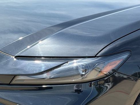 Used 2025 Toyota Camry SE FWD image 4