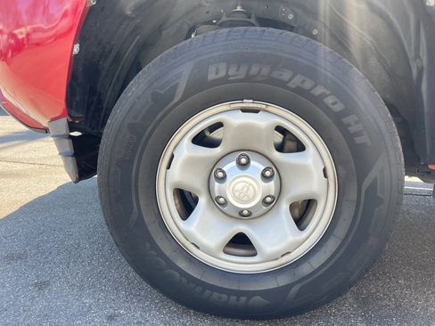 Used 2018 Toyota Tacoma SR image 7