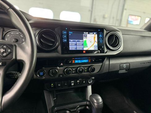 Used 2018 Toyota Tacoma TRD Sport image 26