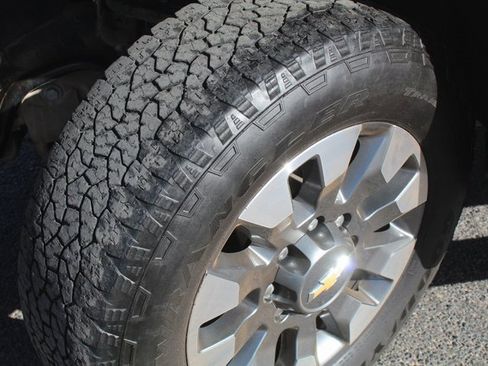 Used 2022 Chevrolet Silverado 2500 Custom w/ Custom Convenience Package image 11