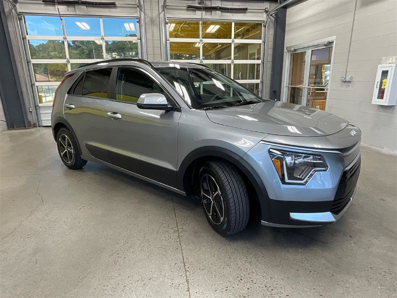 Used 2025 Kia Niro LX FWD image 7