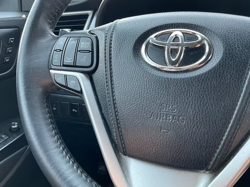 Used 2014 Toyota Highlander Limited w/ Driver Technology Package AWD/4WD image 22