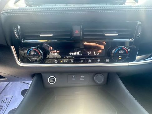 Used 2023 Nissan Rogue SL AWD/4WD image 20