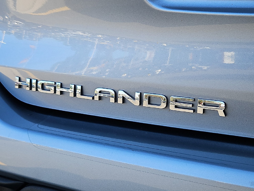Certified 2021 Toyota Highlander XLE AWD/4WD image 32