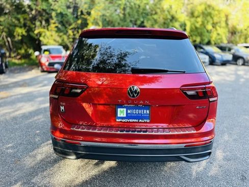 Used 2022 Volkswagen Tiguan SE w/ Panoramic Sunroof Package image 7