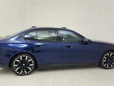 Used 2025 BMW i5 eDrive40i w/ M Sport Package image 6