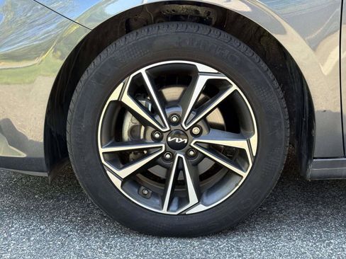 Certified 2023 Kia Forte LXS w/ LXS Technology Package FWD image 30