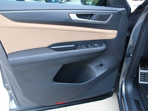 Certified 2025 Volkswagen Atlas Cross Sport SEL R-Line image 13