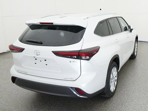 New 2026 Toyota Highlander Limited image 8