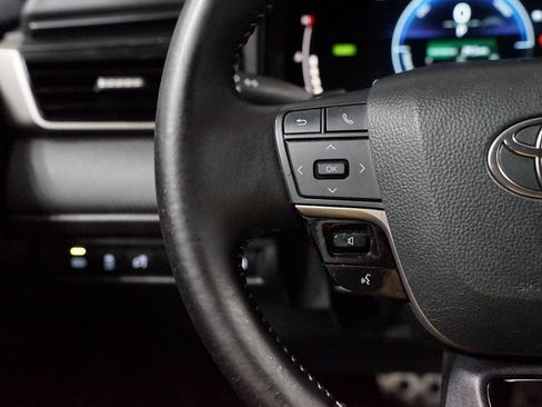 Used 2025 Toyota Camry SE FWD image 14