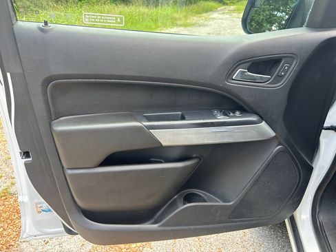 Used 2020 Chevrolet Colorado LT w/ Safety Package RWD image 7