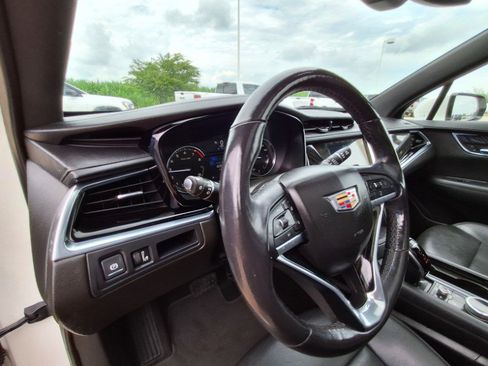 Used 2021 Cadillac XT6 Premium Luxury FWD image 10