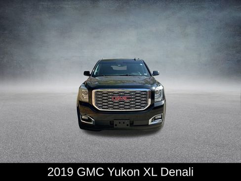 Used 2019 GMC Yukon XL Denali w/ Denali Ultimate Package image 3