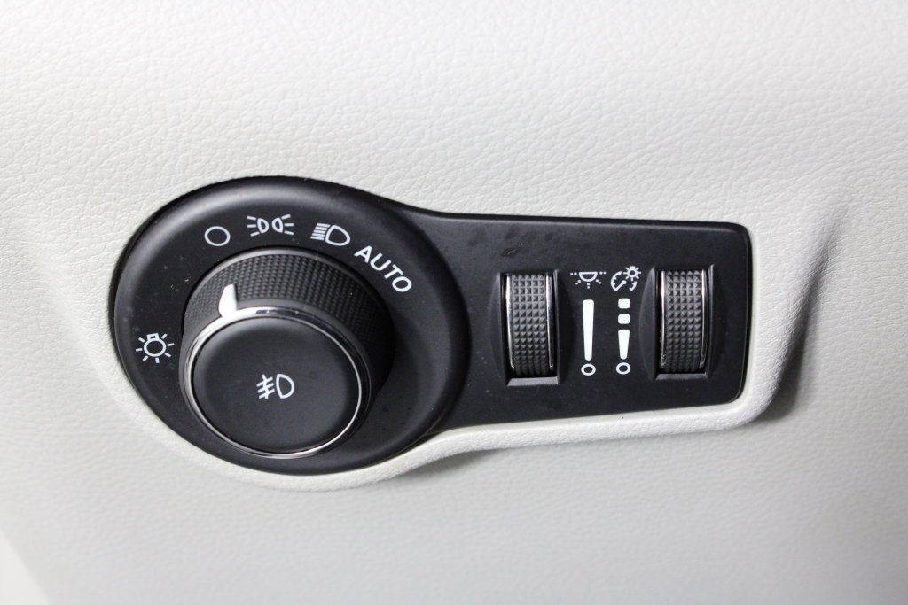 Used 2022 Jeep Compass Latitude FWD image 22
