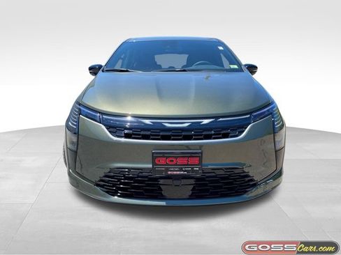 New 2027 Chrysler Pacifica Select AWD/4WD image 2