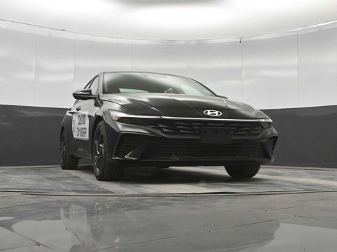 New 2026 Hyundai Elantra Sport FWD image 33