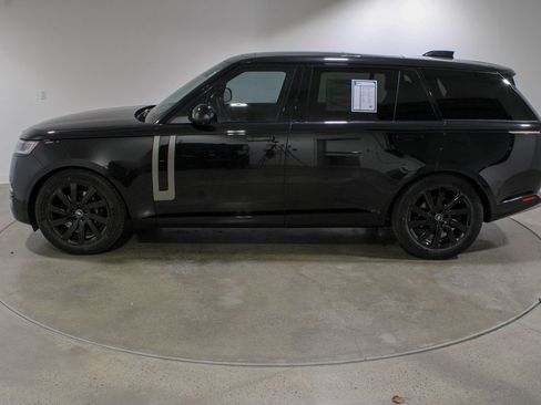 Used 2024 Land Rover Range Rover Long Wheelbase SE image 2