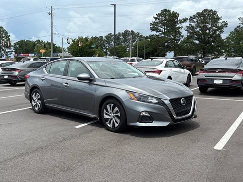 Used 2022 Nissan Altima 2.5 S FWD image 6