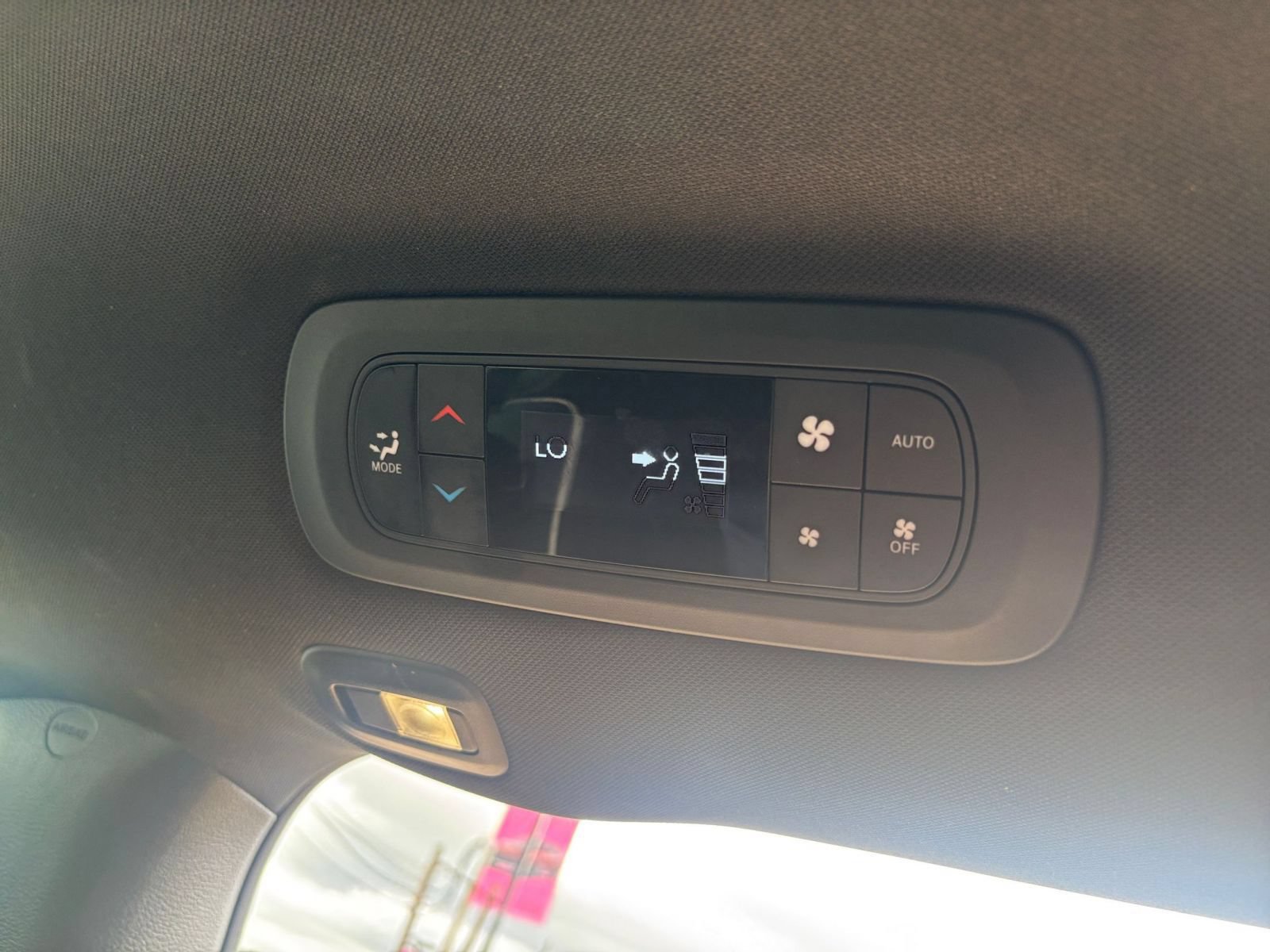 Used 2025 Chrysler Pacifica Limited FWD image 25