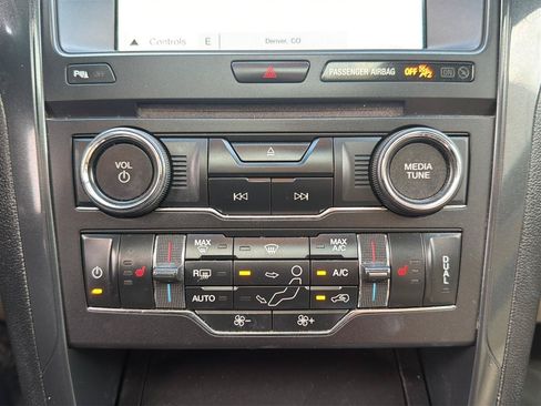 Used 2017 Ford Explorer XLT w/ Equipment Group 202A FWD image 27