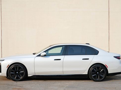 Used 2023 BMW i7 xDrive60 w/ Executive Package 2 AWD/4WD image 64