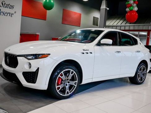 Used 2022 Maserati Levante Modena image 2