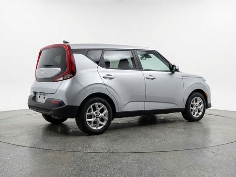 Used 2025 Kia Soul LX w/ LX Technology Package image 9