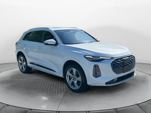 Used 2025 Audi Q5 Premium Plus w/ Premium Plus image 1