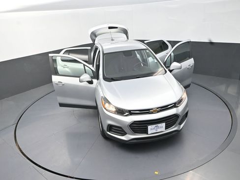 Used 2017 Chevrolet Trax LS w/ Fleet Convenience Package AWD/4WD image 30