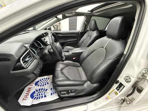 Used 2019 Toyota Camry SE image 12