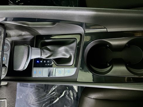 Used 2024 Hyundai Elantra Blue FWD image 22