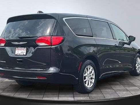Used 2023 Chrysler Voyager LX FWD image 6