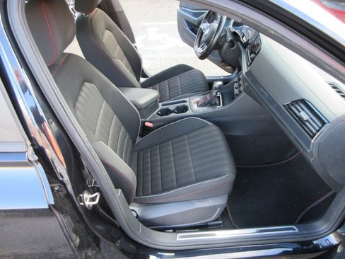 Used 2019 Volkswagen Jetta GLI image 21