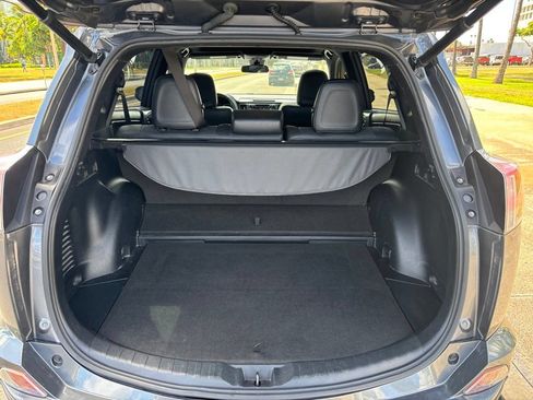 Used 2018 Toyota RAV4 SE AWD/4WD image 13