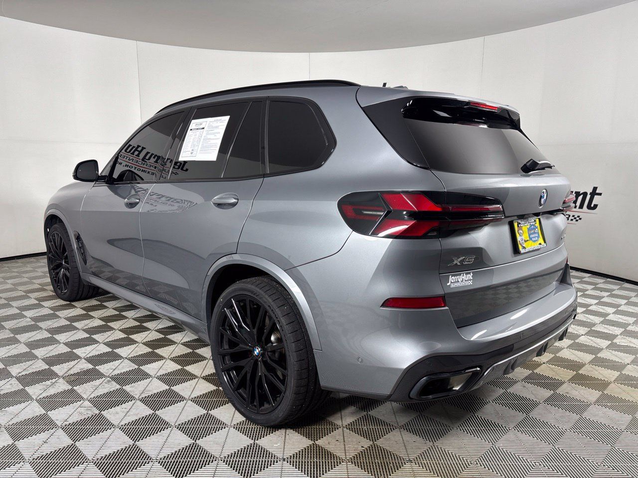 Used 2025 BMW X5 sDrive40i w/ M Sport Package RWD image 6