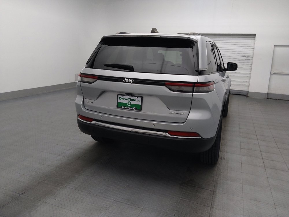 Used 2023 Jeep Grand Cherokee Laredo AWD/4WD image 7