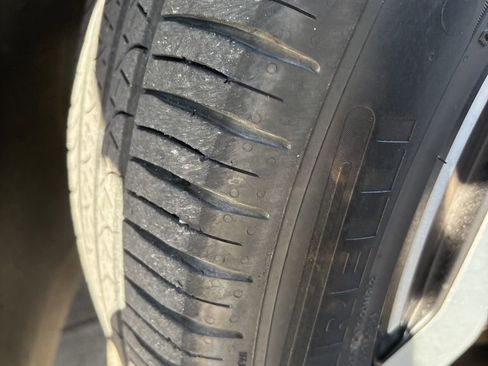 Used 2024 Kia Telluride EX w/ EX Captain's Chair Package image 25