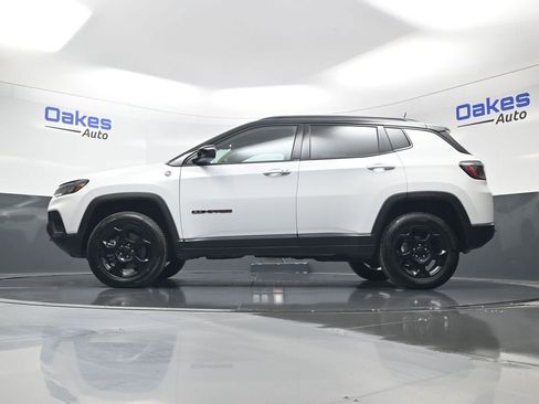 Used 2024 Jeep Compass Trailhawk image 40
