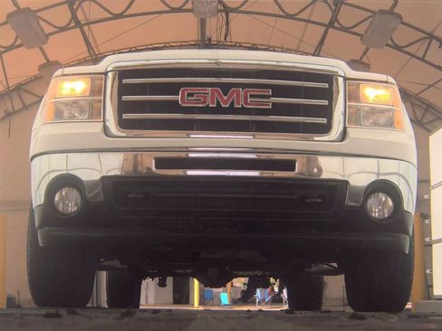 Used 2012 GMC Sierra 1500 SLE w/ Power Tech Package AWD/4WD image 3