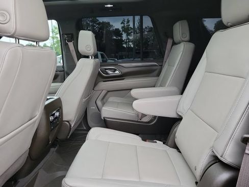Used 2023 GMC Yukon SLT w/ SLT Premium Package AWD/4WD image 22