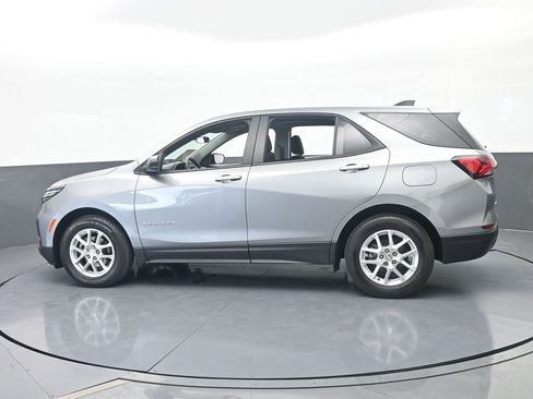 Used 2023 Chevrolet Equinox LS FWD image 3